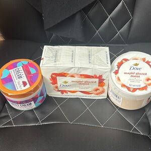 Dove Maple Glazed Donut Exfoliating Scrub